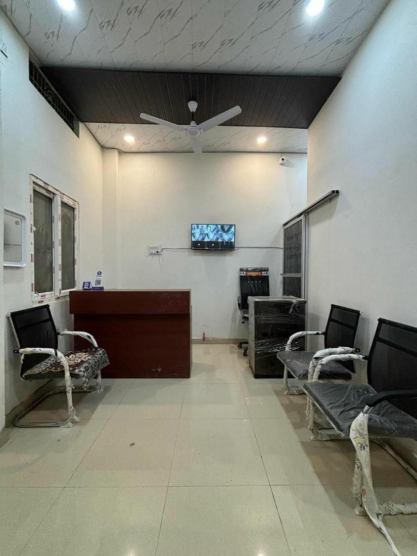 Madhuri Guest House Варанаси Экстерьер фото