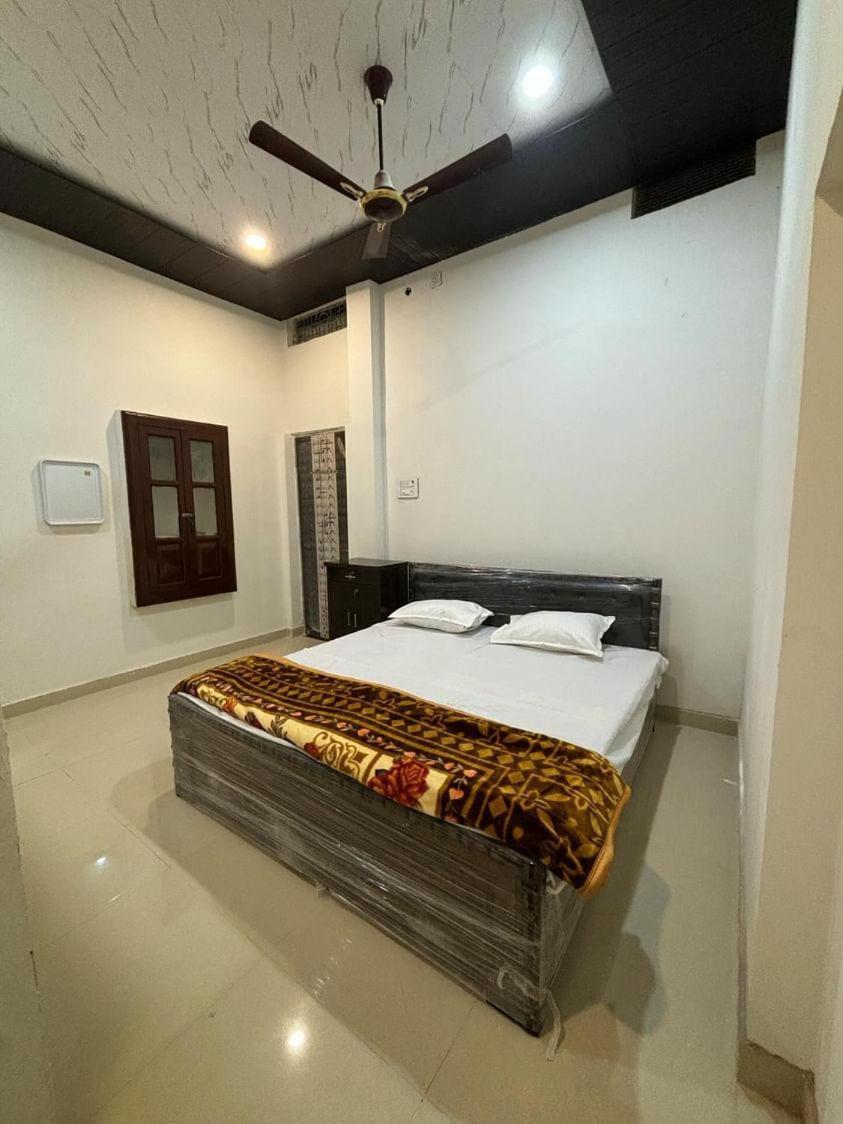 Madhuri Guest House Варанаси Экстерьер фото